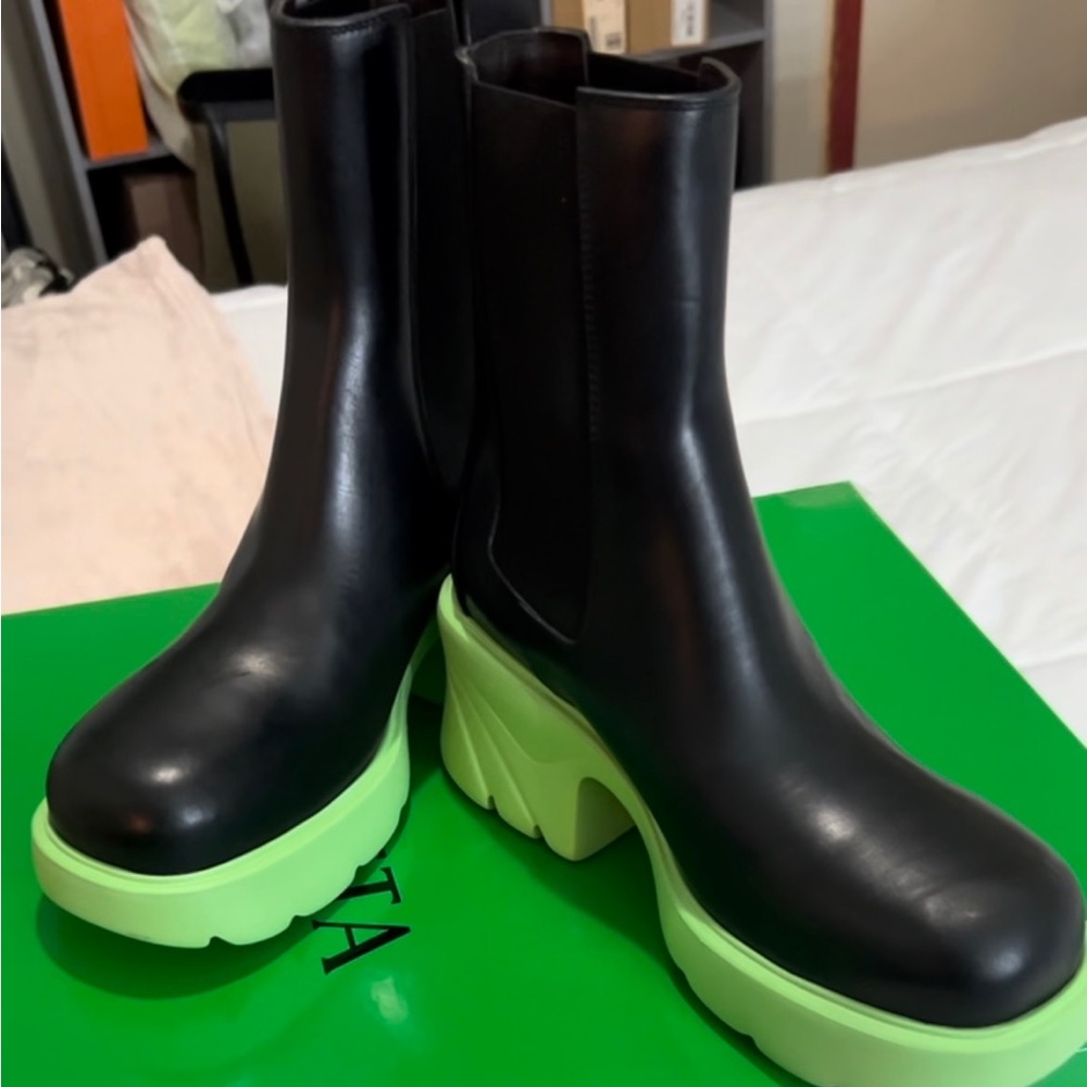 Bottega Veneta Flash leather boot in green/pistachio